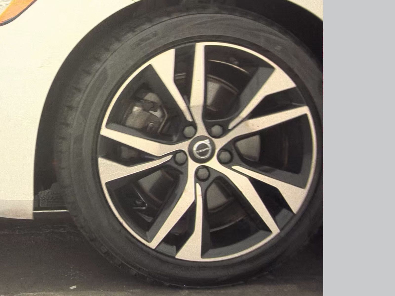 2023 Volvo S60 B5 Plus AWD