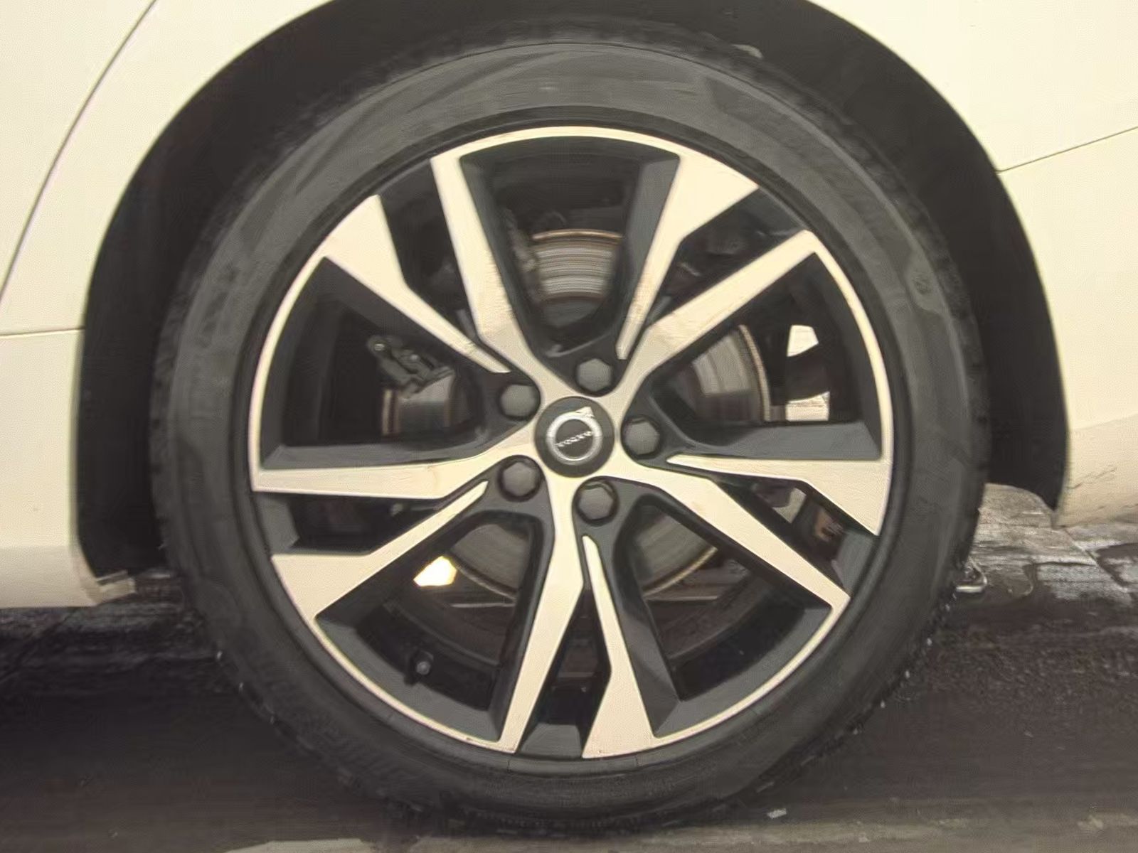 2023 Volvo S60 B5 Plus AWD