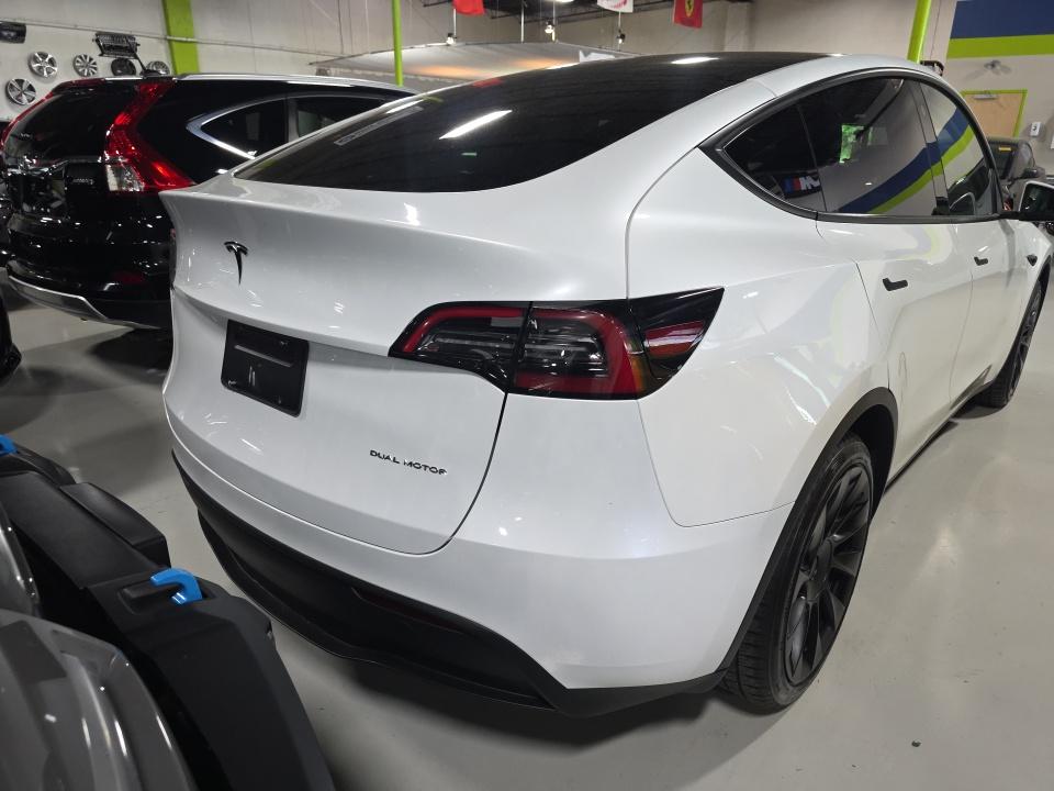 TESLA MODEL Y - 6