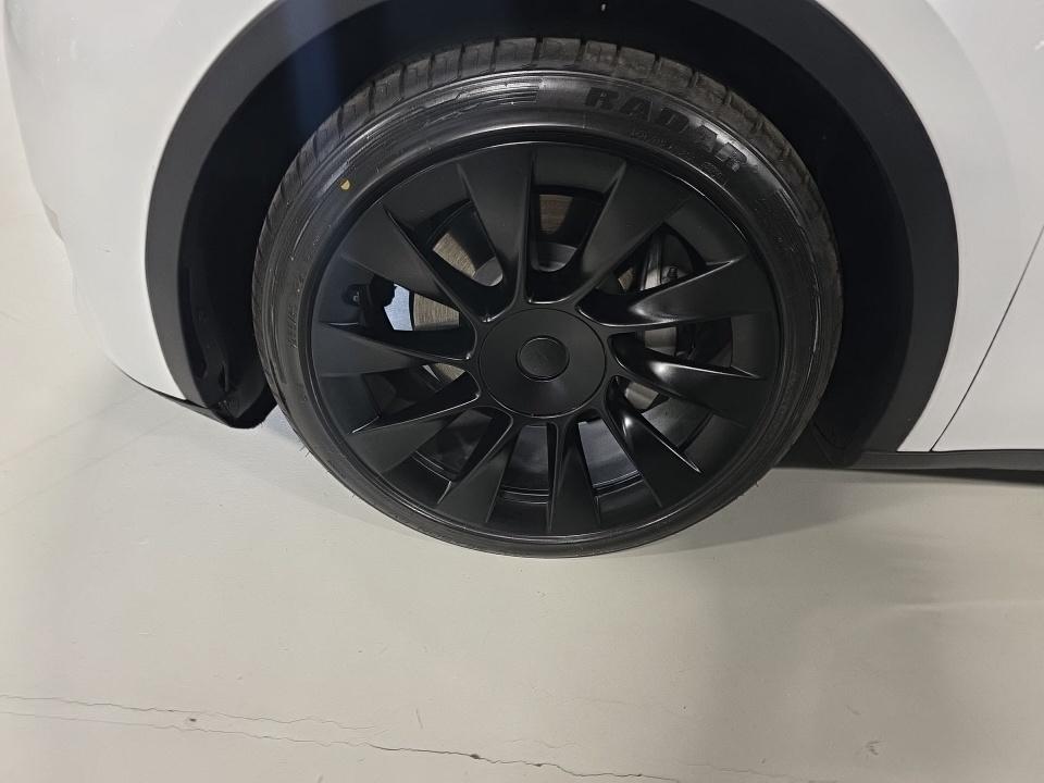 TESLA MODEL Y - 9