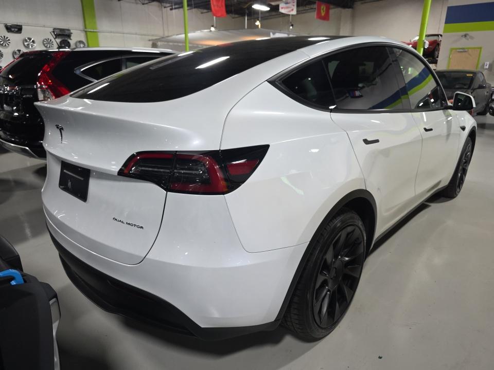 TESLA MODEL Y - 5