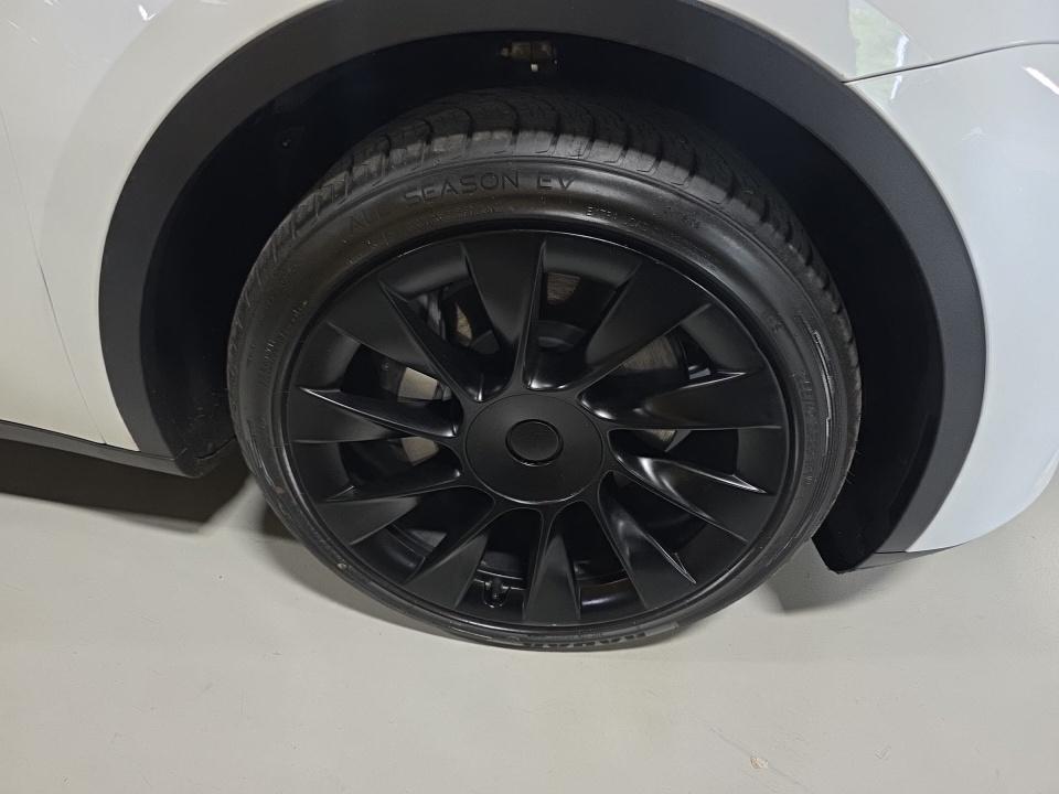 TESLA MODEL Y - 10