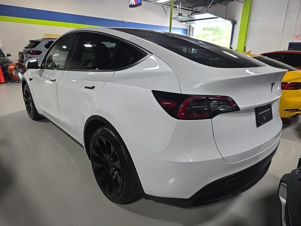TESLA MODEL Y - 7