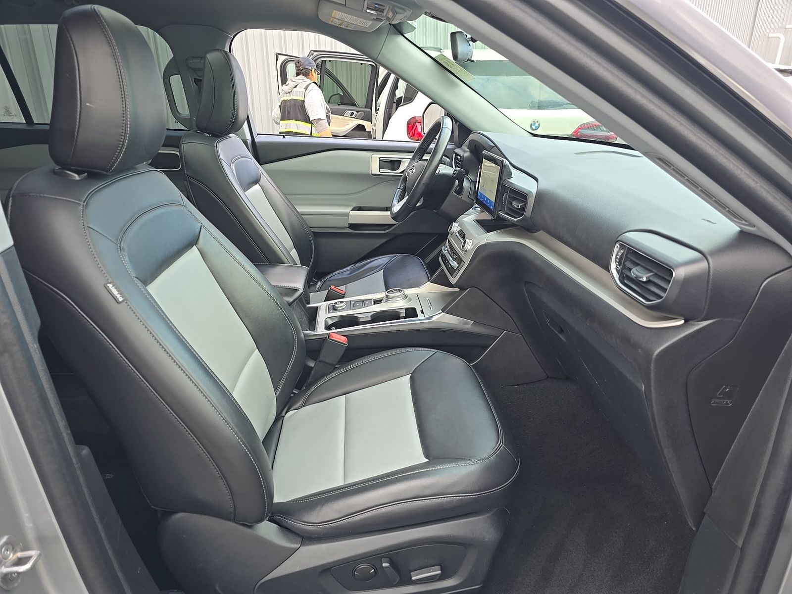 FORD EXPLORER - 9
