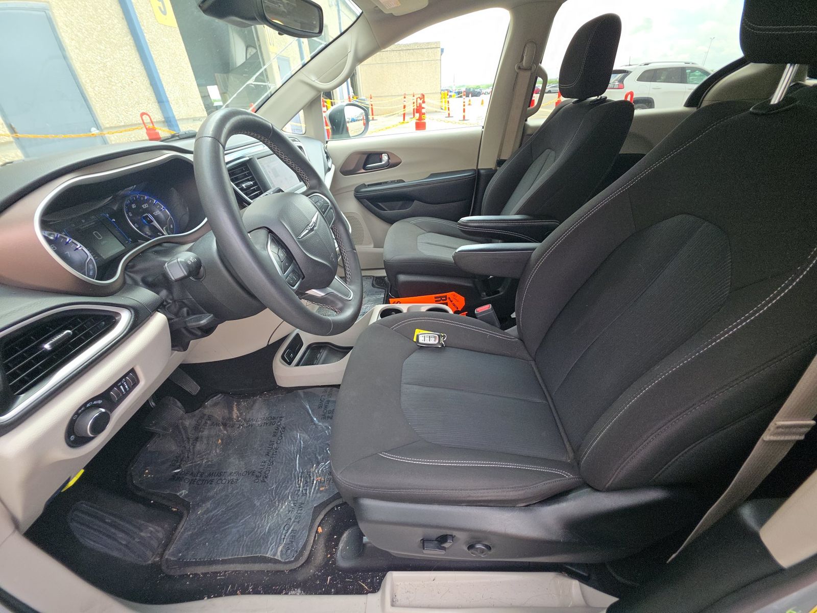 CHRYSLER VOYAGER - 8