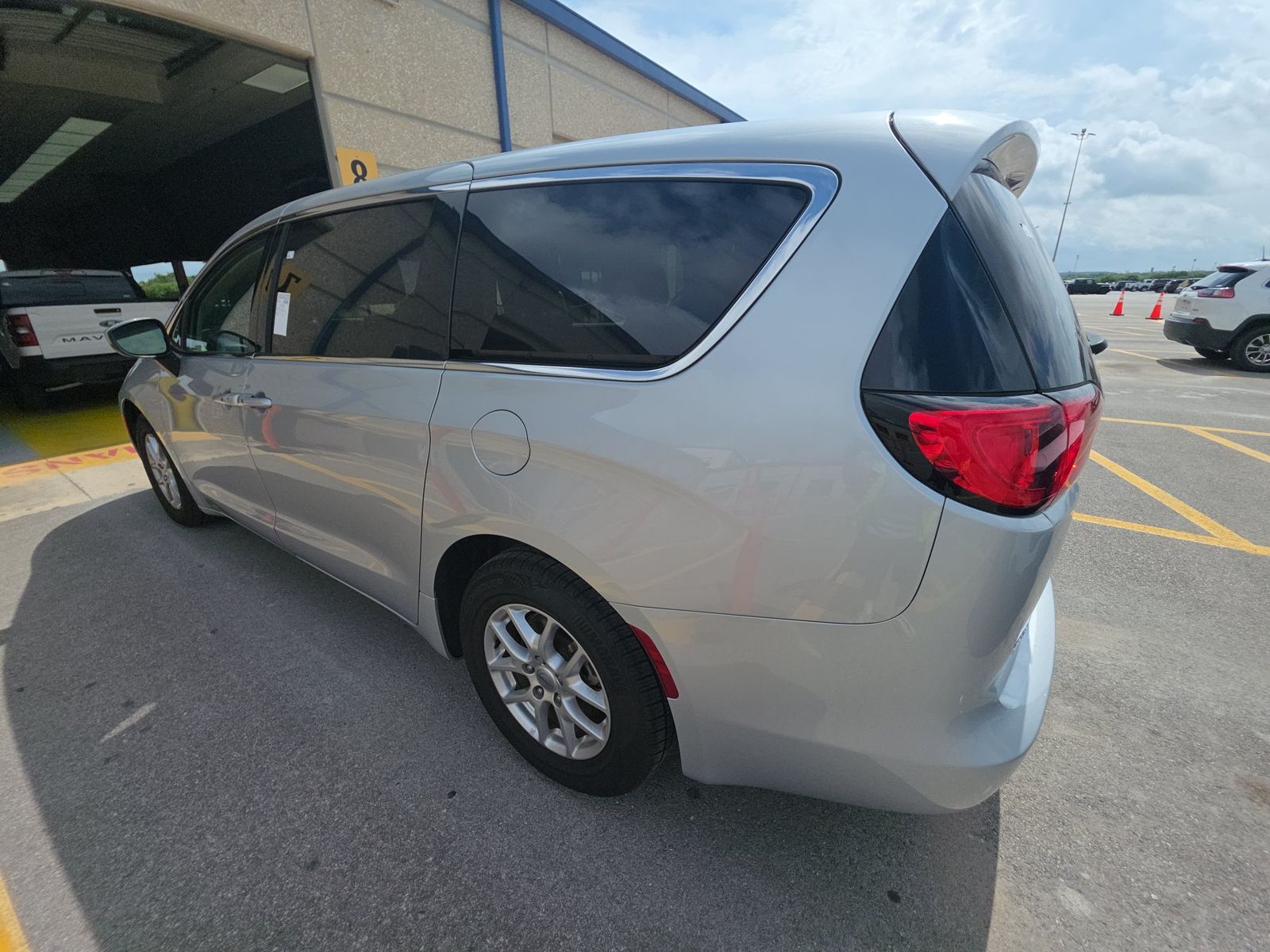 CHRYSLER VOYAGER - 7