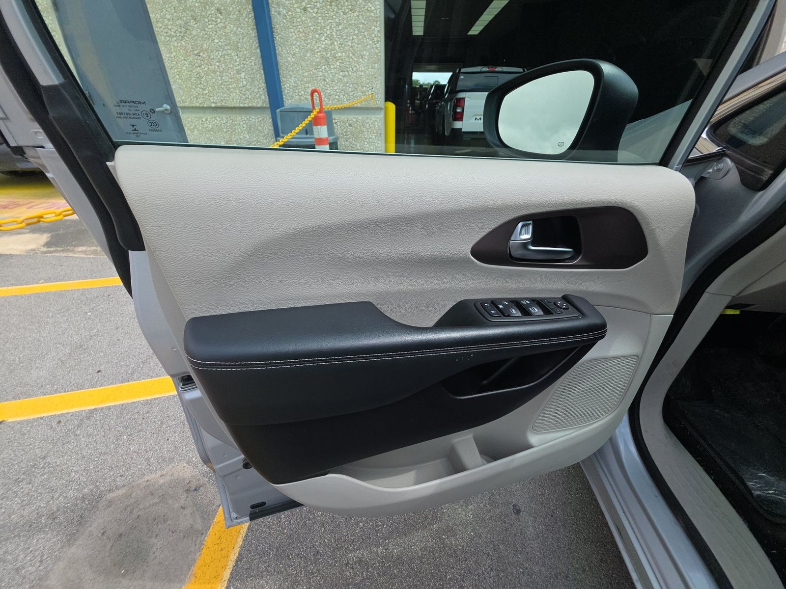 CHRYSLER VOYAGER - 10