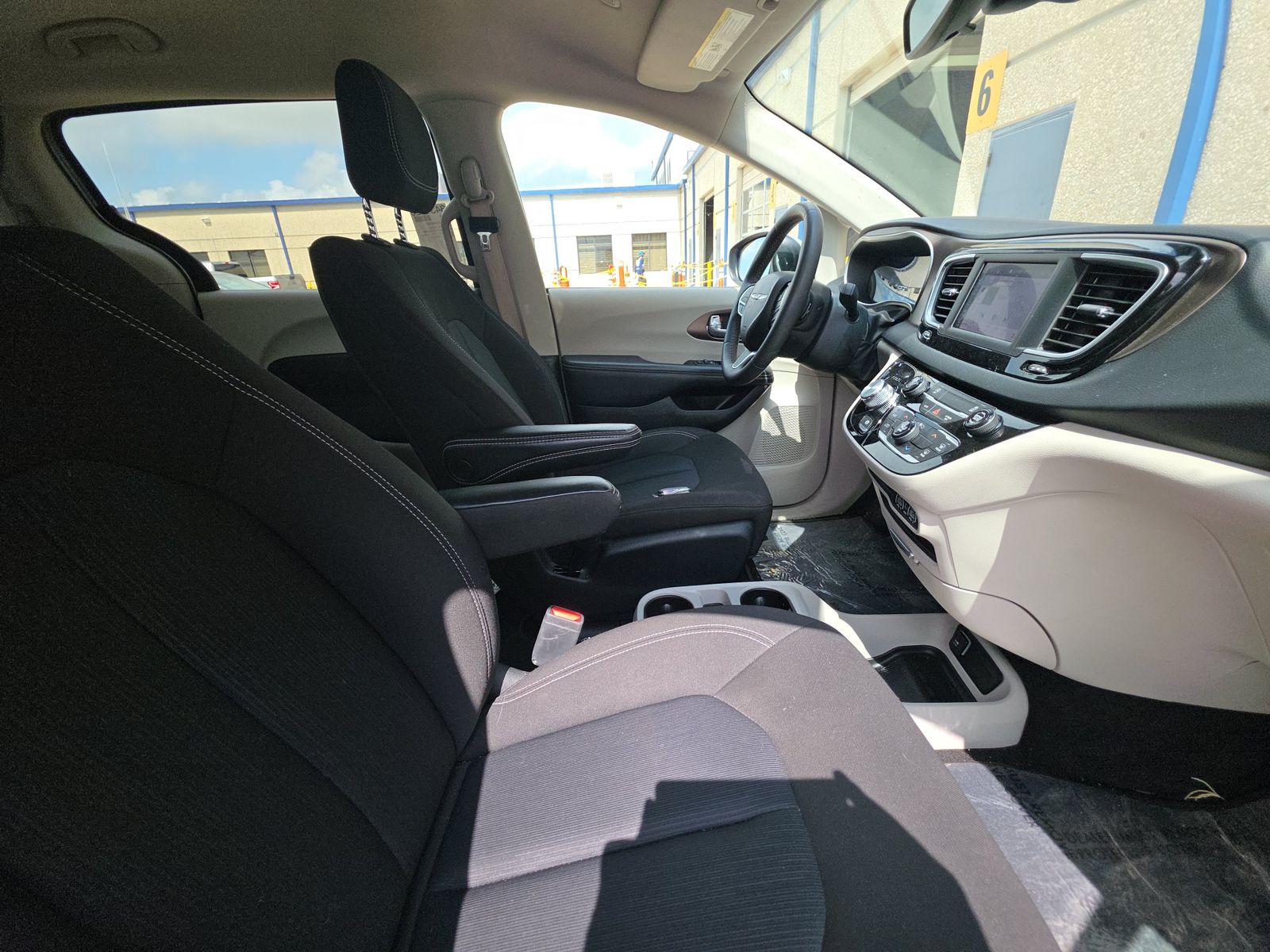 CHRYSLER VOYAGER - 9