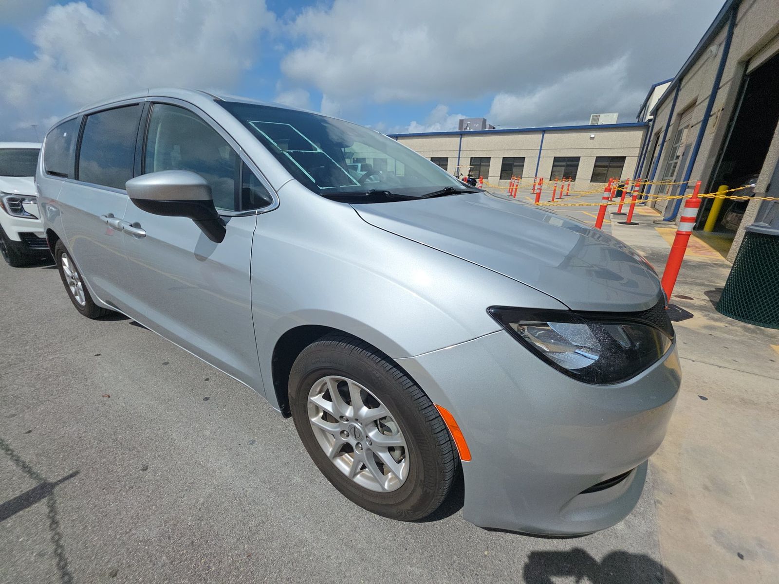 CHRYSLER VOYAGER - 4