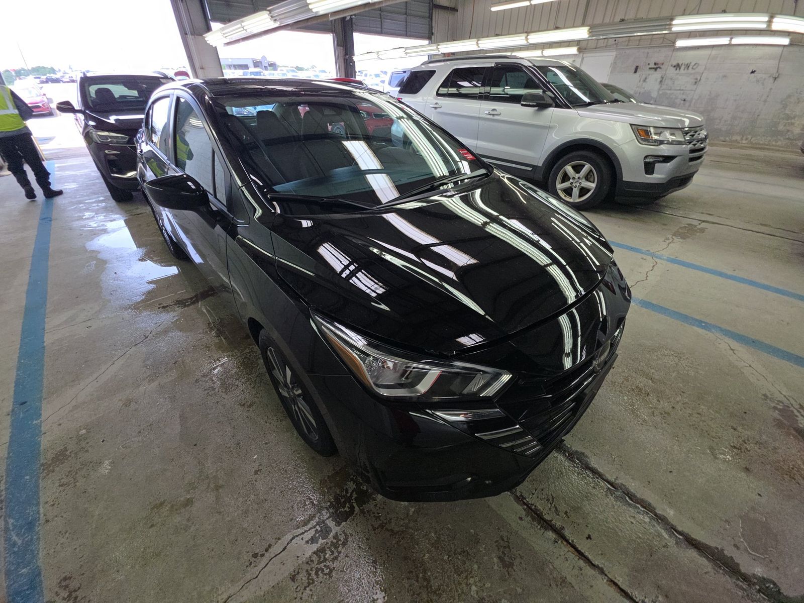 NISSAN VERSA - 4