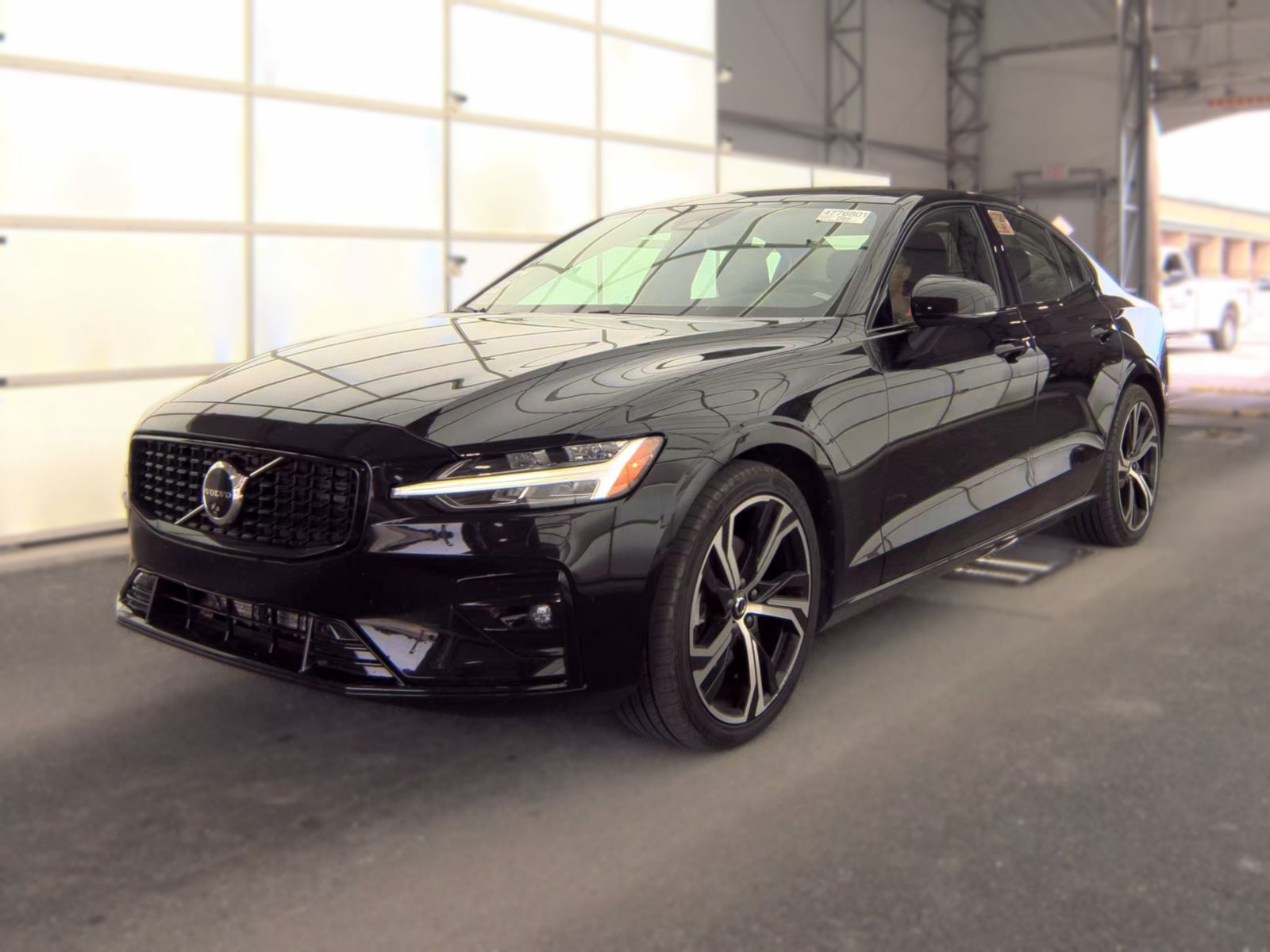 2025 Volvo S60 B5 Plus FWD