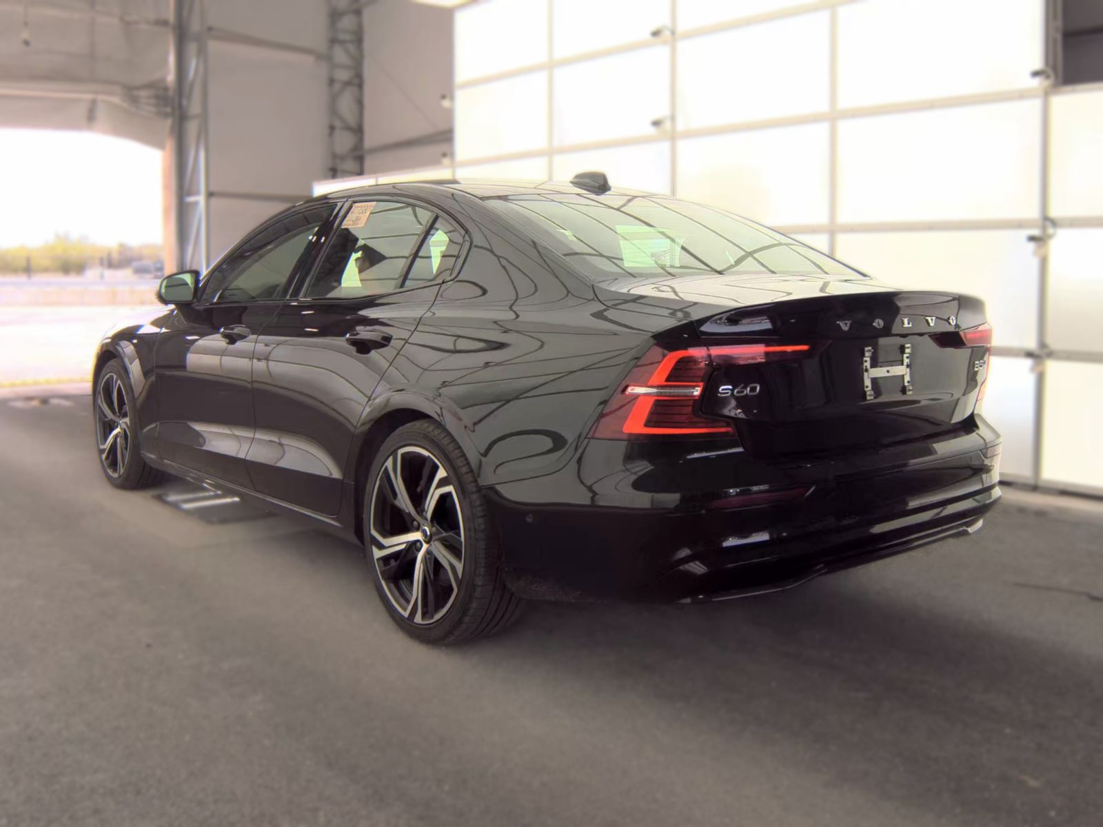2025 Volvo S60 B5 Plus FWD