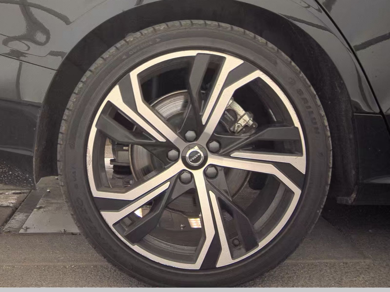 2025 Volvo S60 B5 Plus FWD