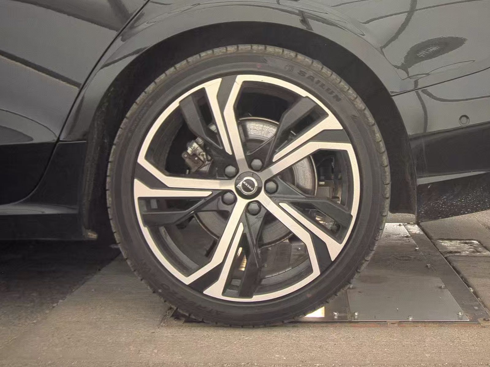 2025 Volvo S60 B5 Plus FWD