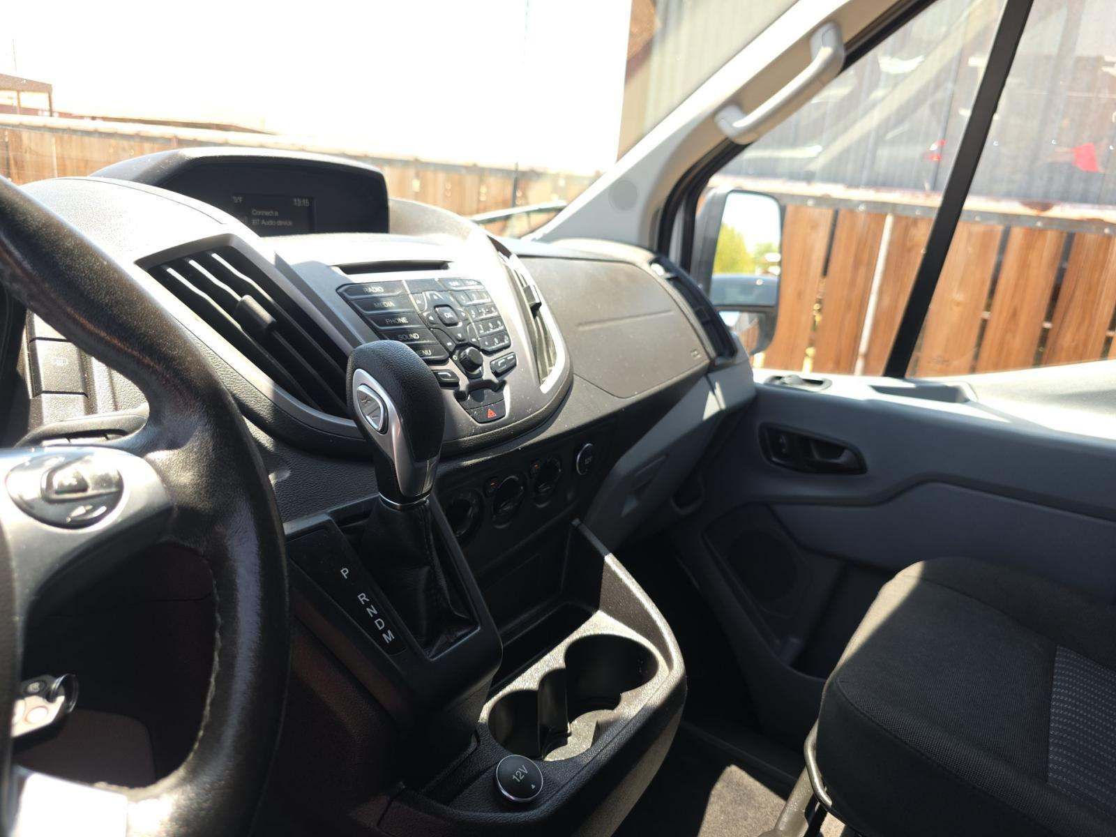 FORD TRANSIT 150 - 6