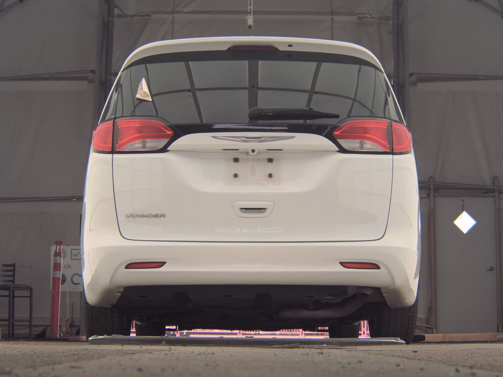 CHRYSLER VOYAGER - 8