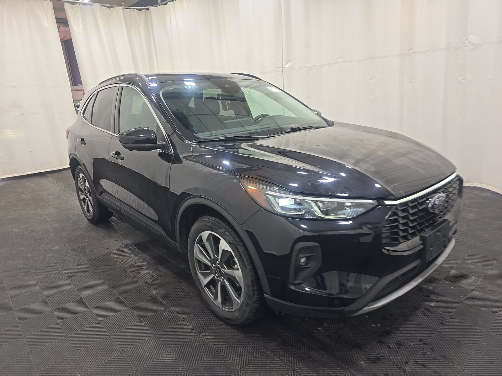 FORD ESCAPE - 4