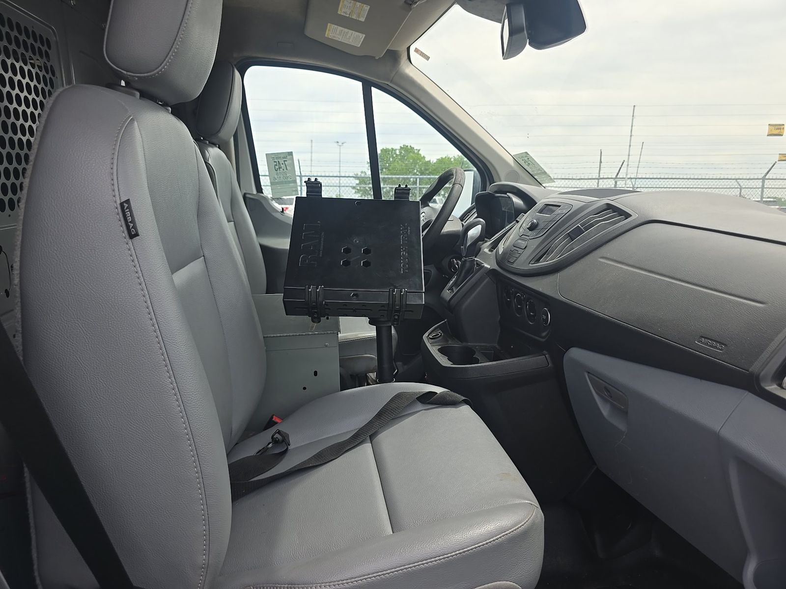 FORD TRANSIT 150 - 9