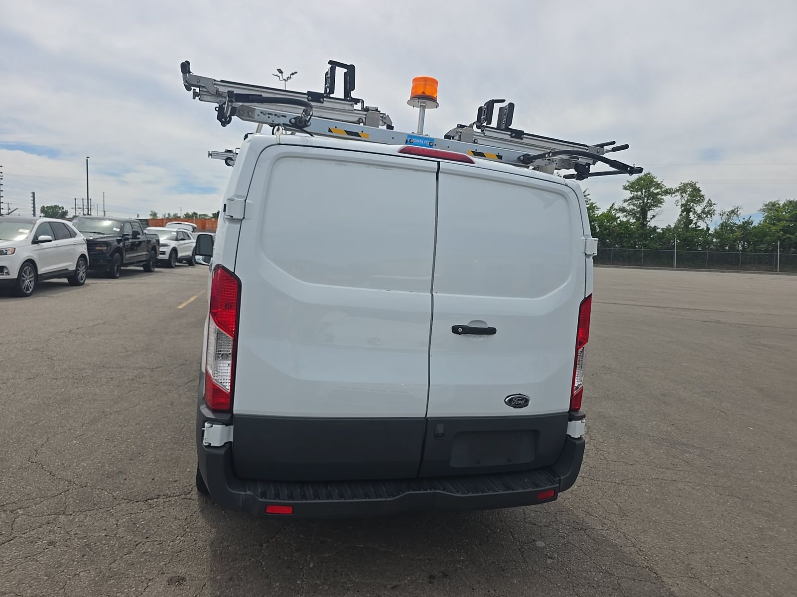 FORD TRANSIT 150 - 6