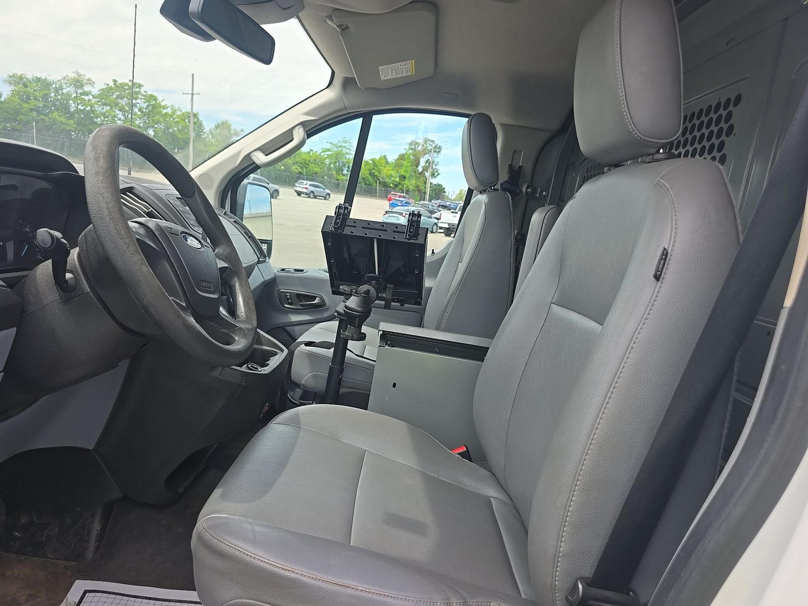 FORD TRANSIT 150 - 8