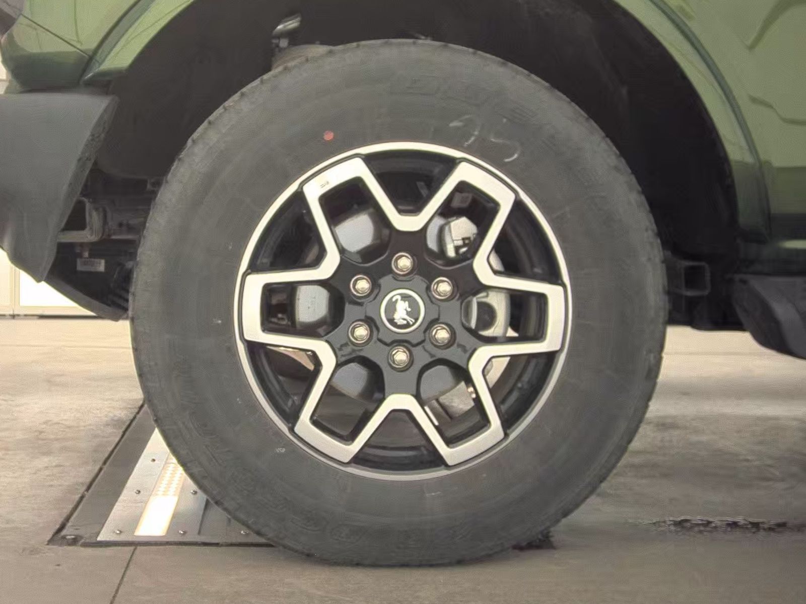 FORD BRONCO - 10