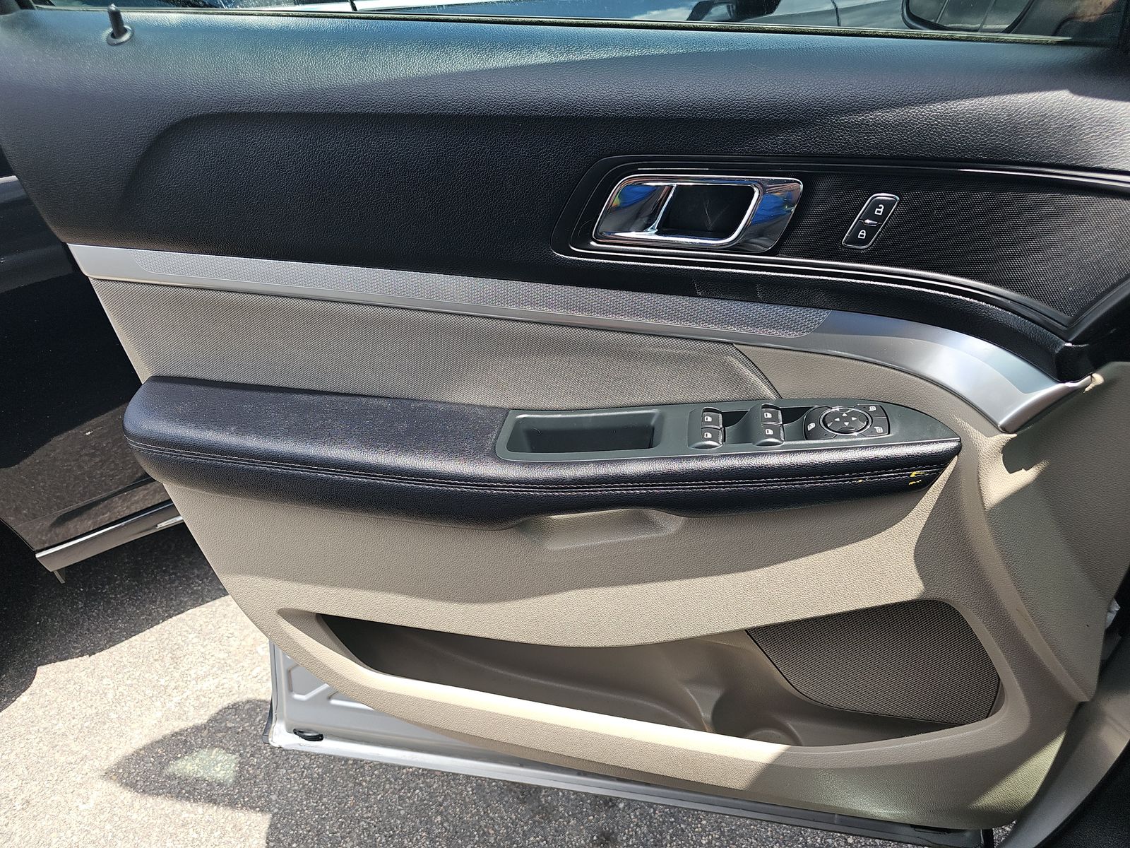 FORD EXPLORER - 10