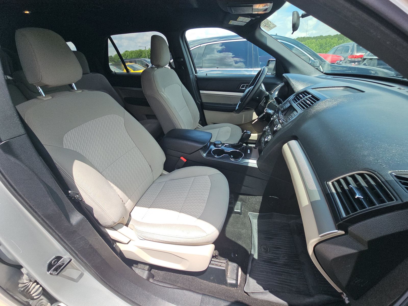FORD EXPLORER - 9