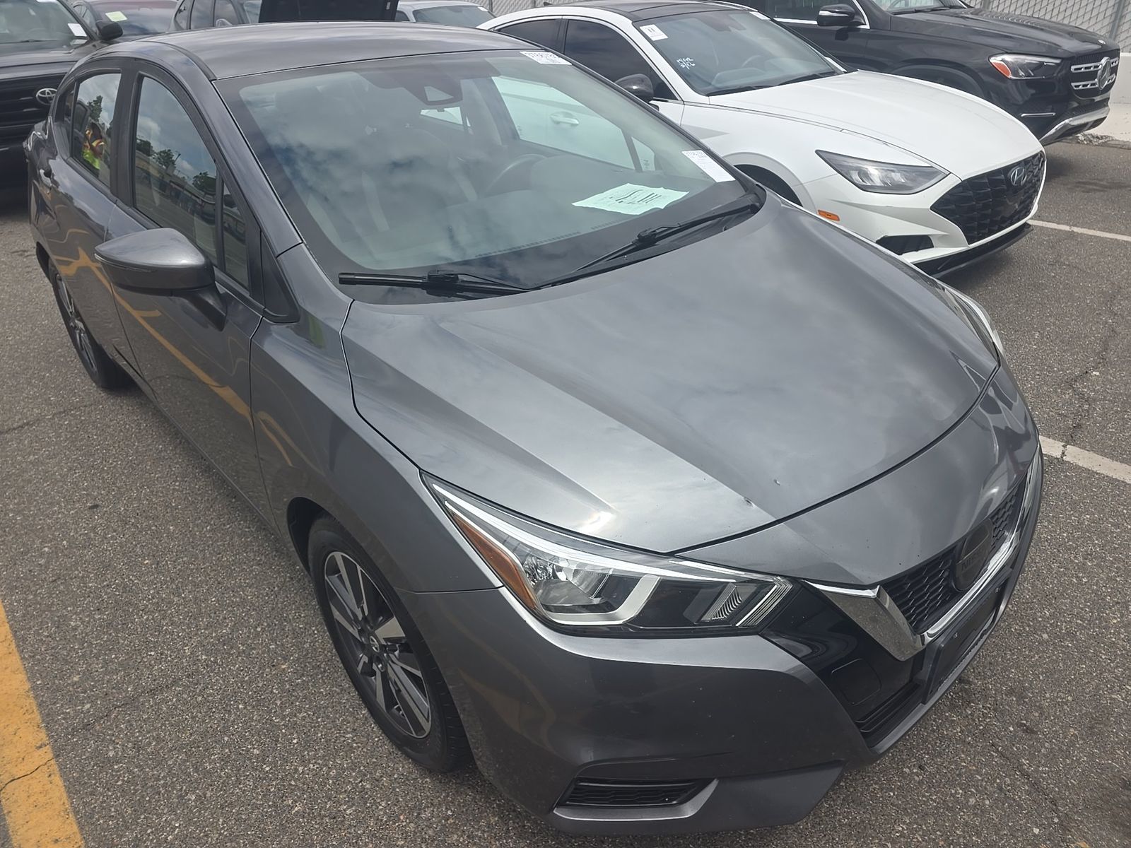 NISSAN VERSA - 4