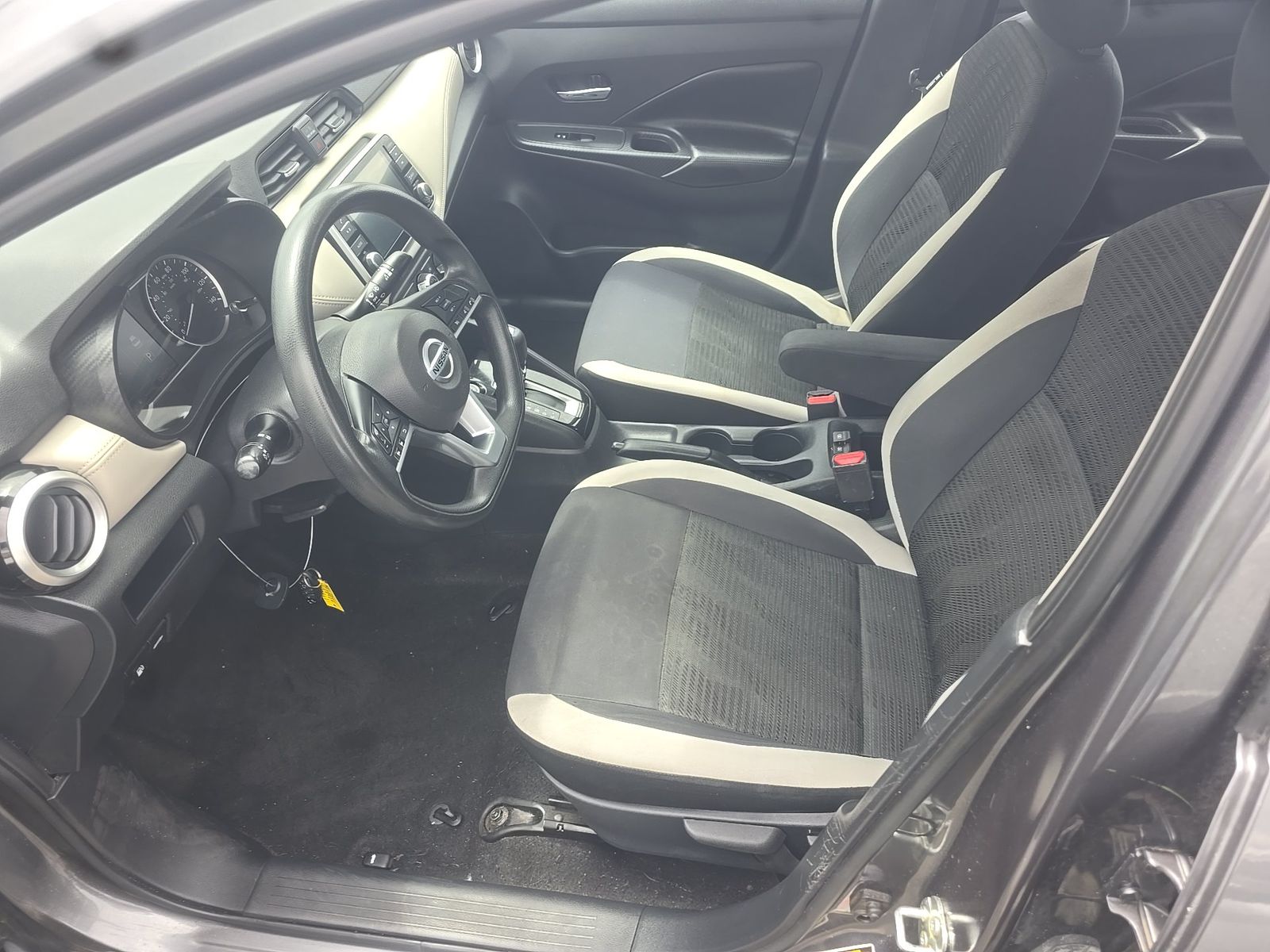 NISSAN VERSA - 8