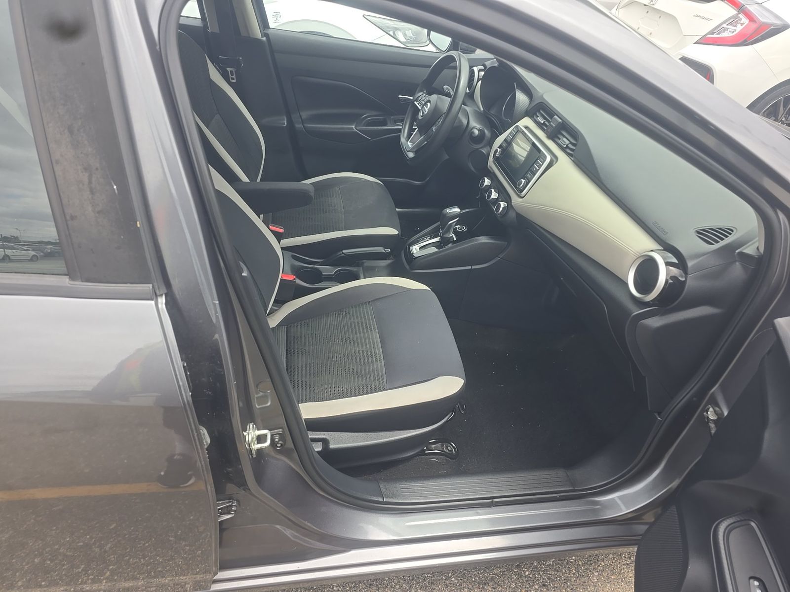 NISSAN VERSA - 9