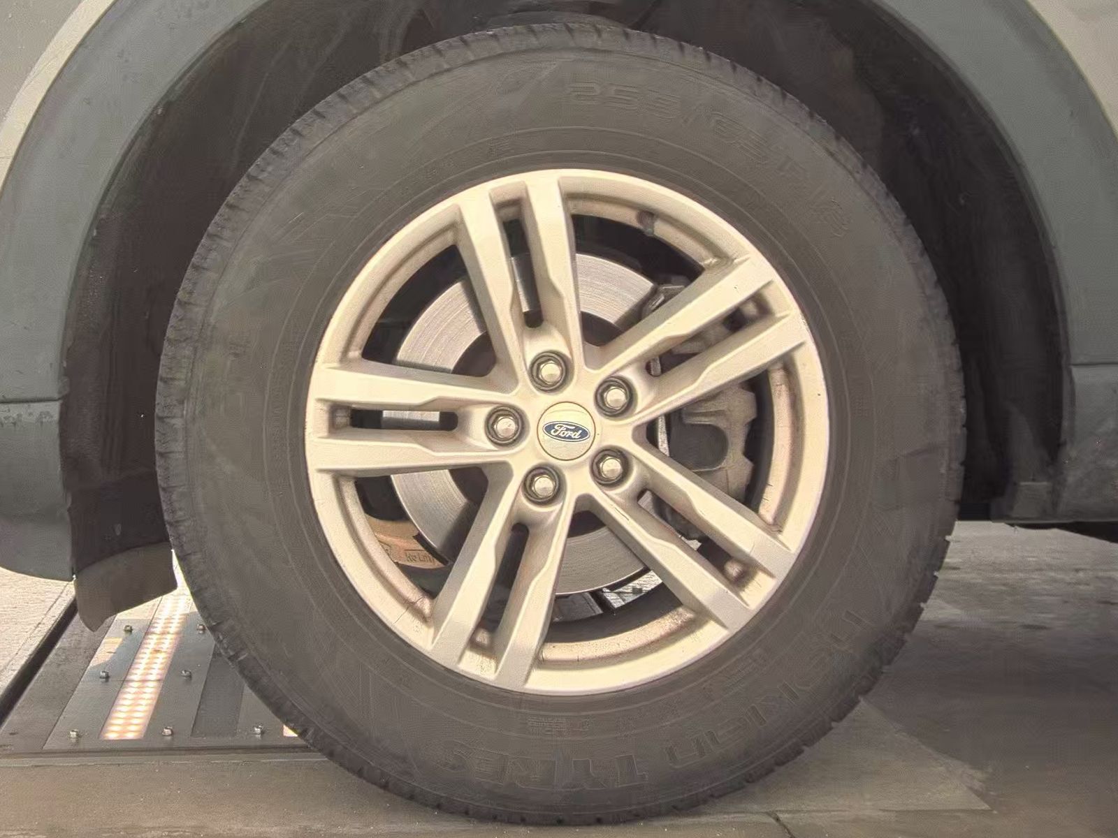 FORD EXPLORER - 10