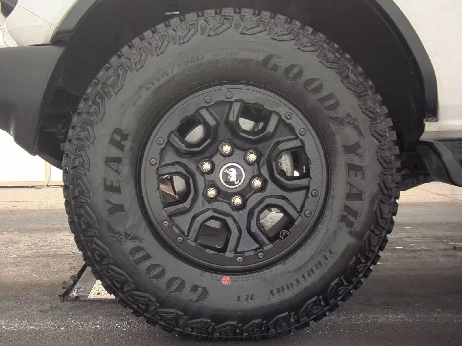 FORD BRONCO - 10