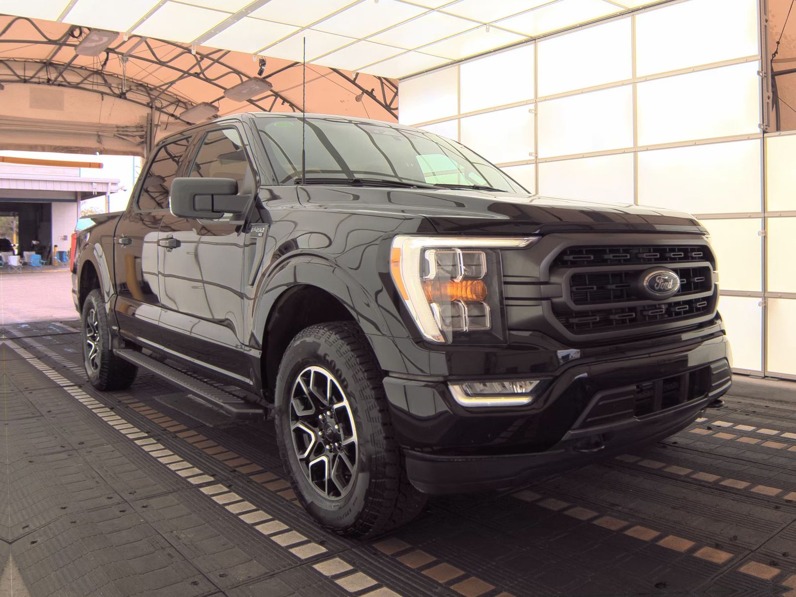 2023 Ford F-150 XLT AWD