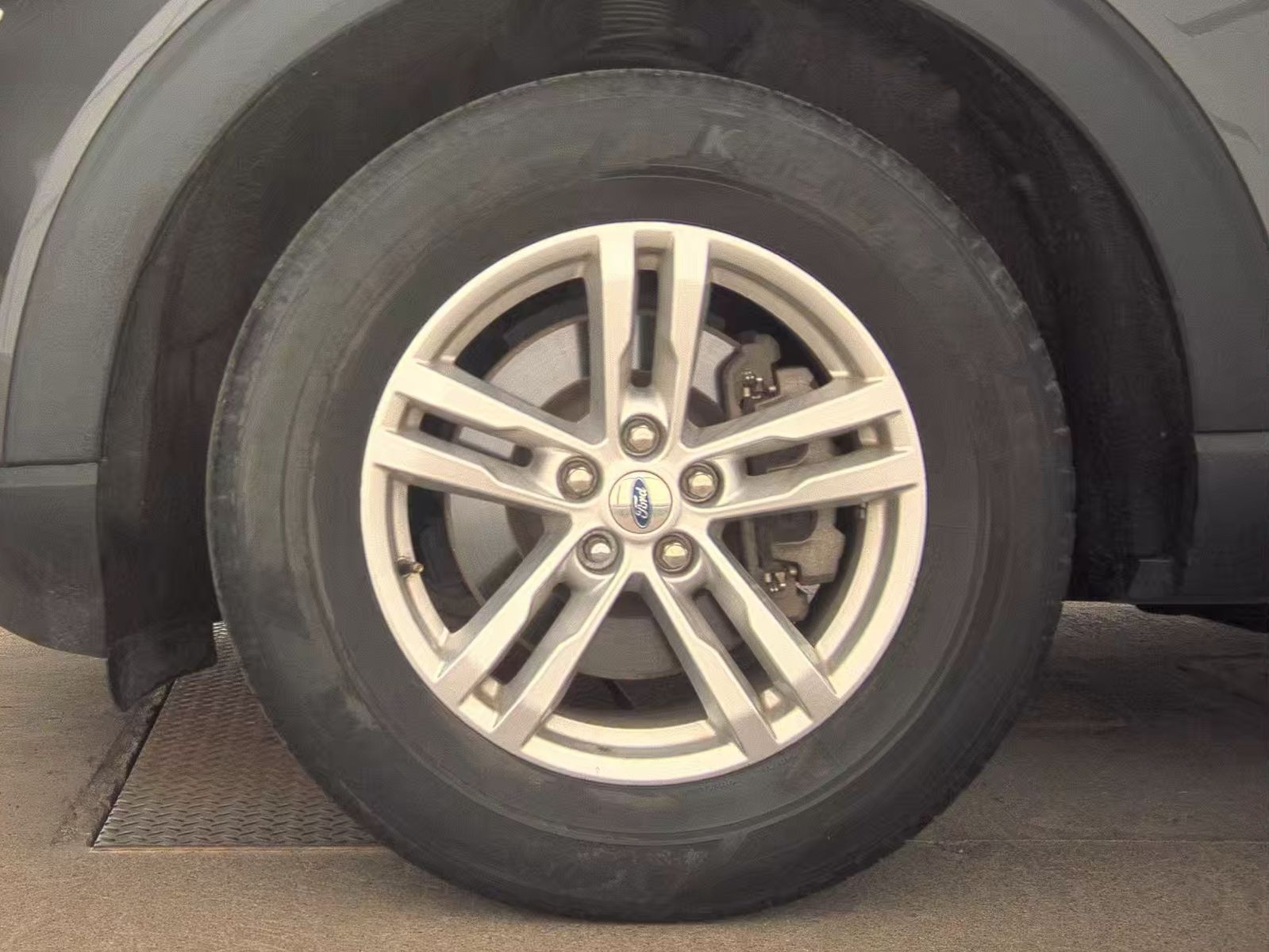 FORD EXPLORER - 10