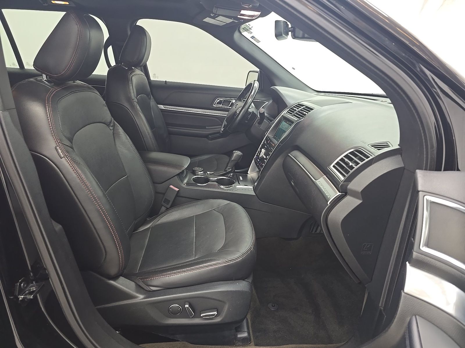 FORD EXPLORER - 9