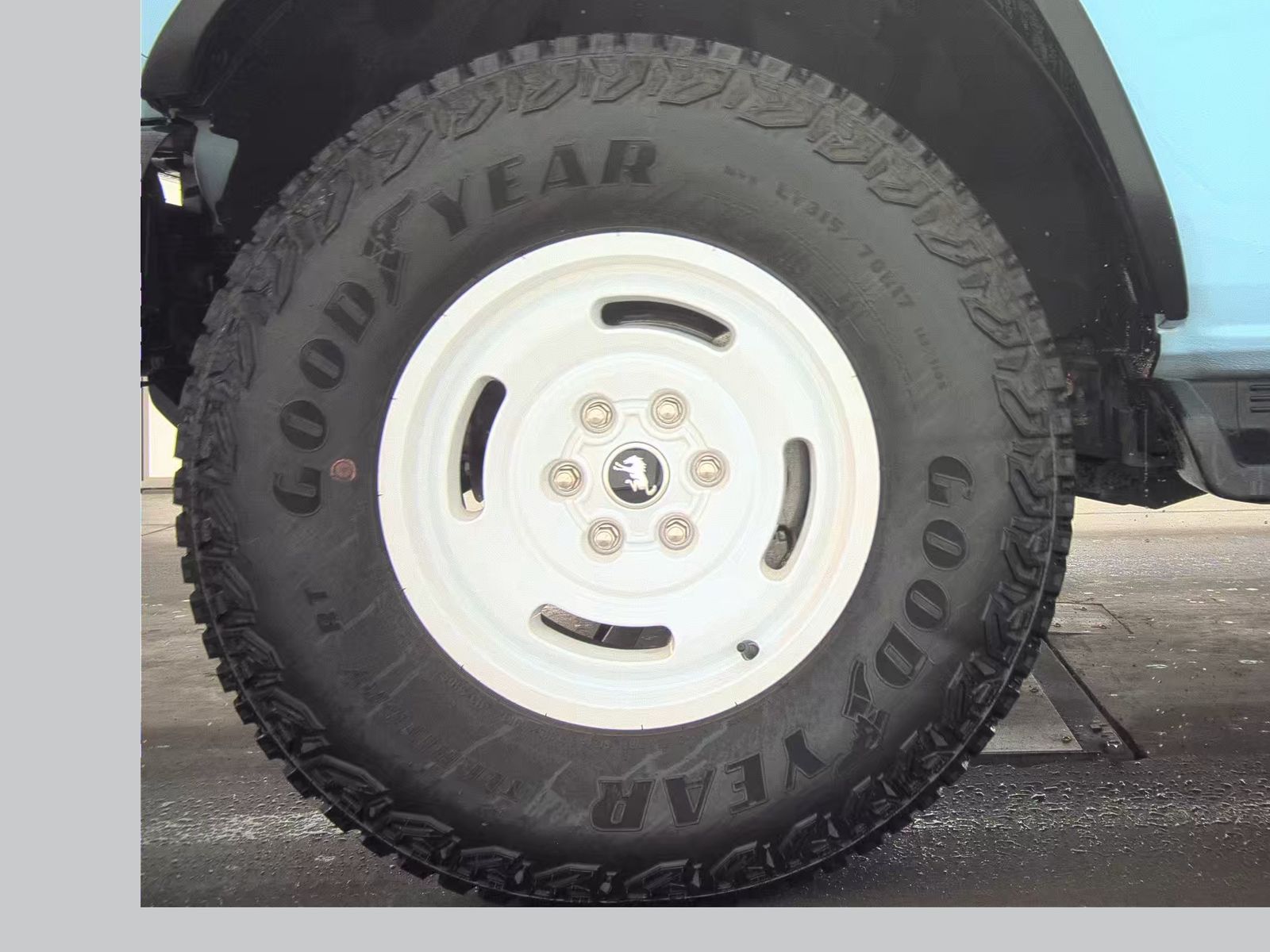 FORD BRONCO - 10