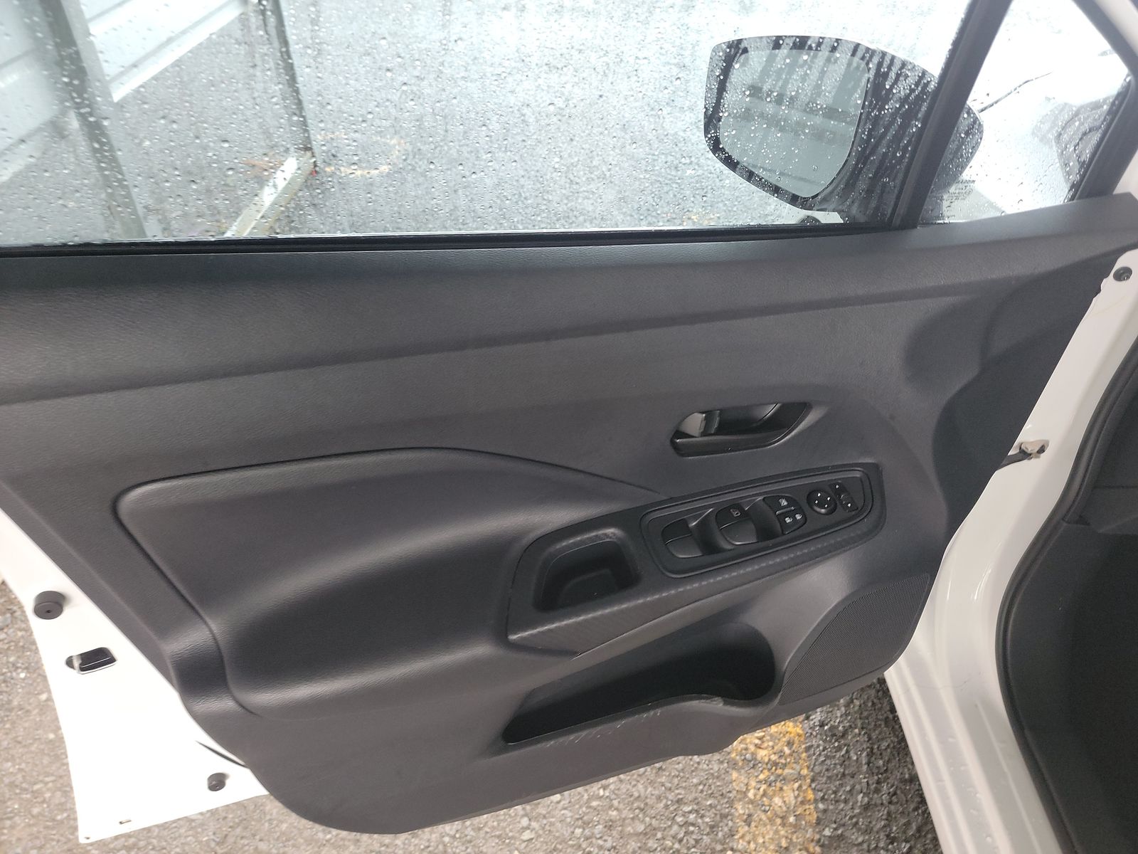 NISSAN VERSA - 10
