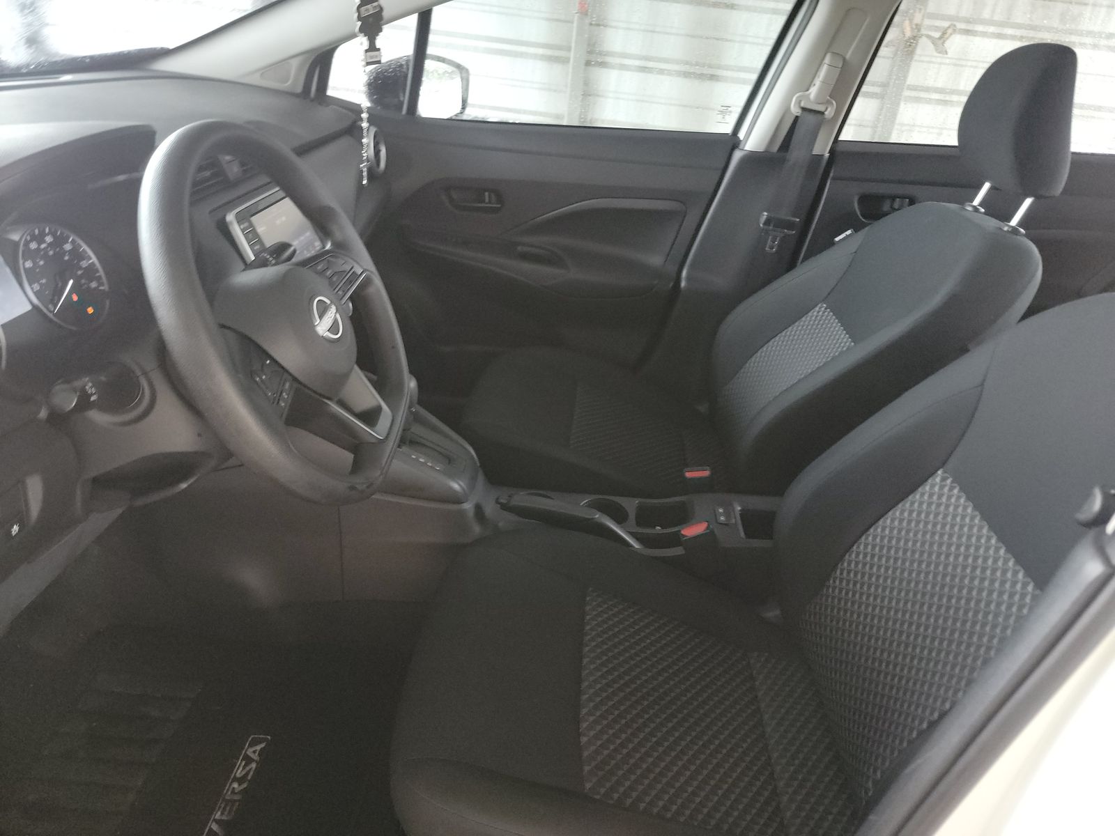 NISSAN VERSA - 8