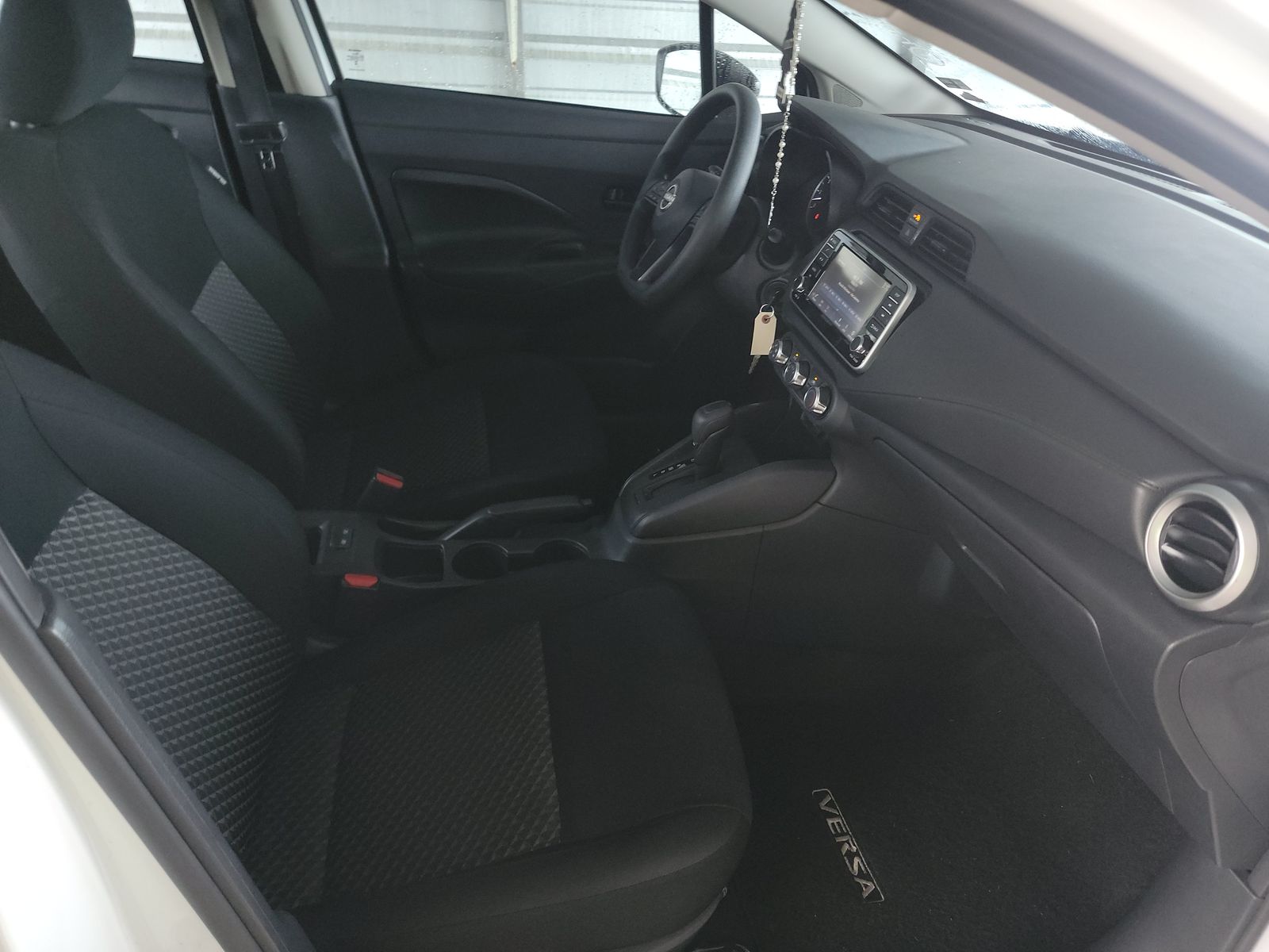 NISSAN VERSA - 9