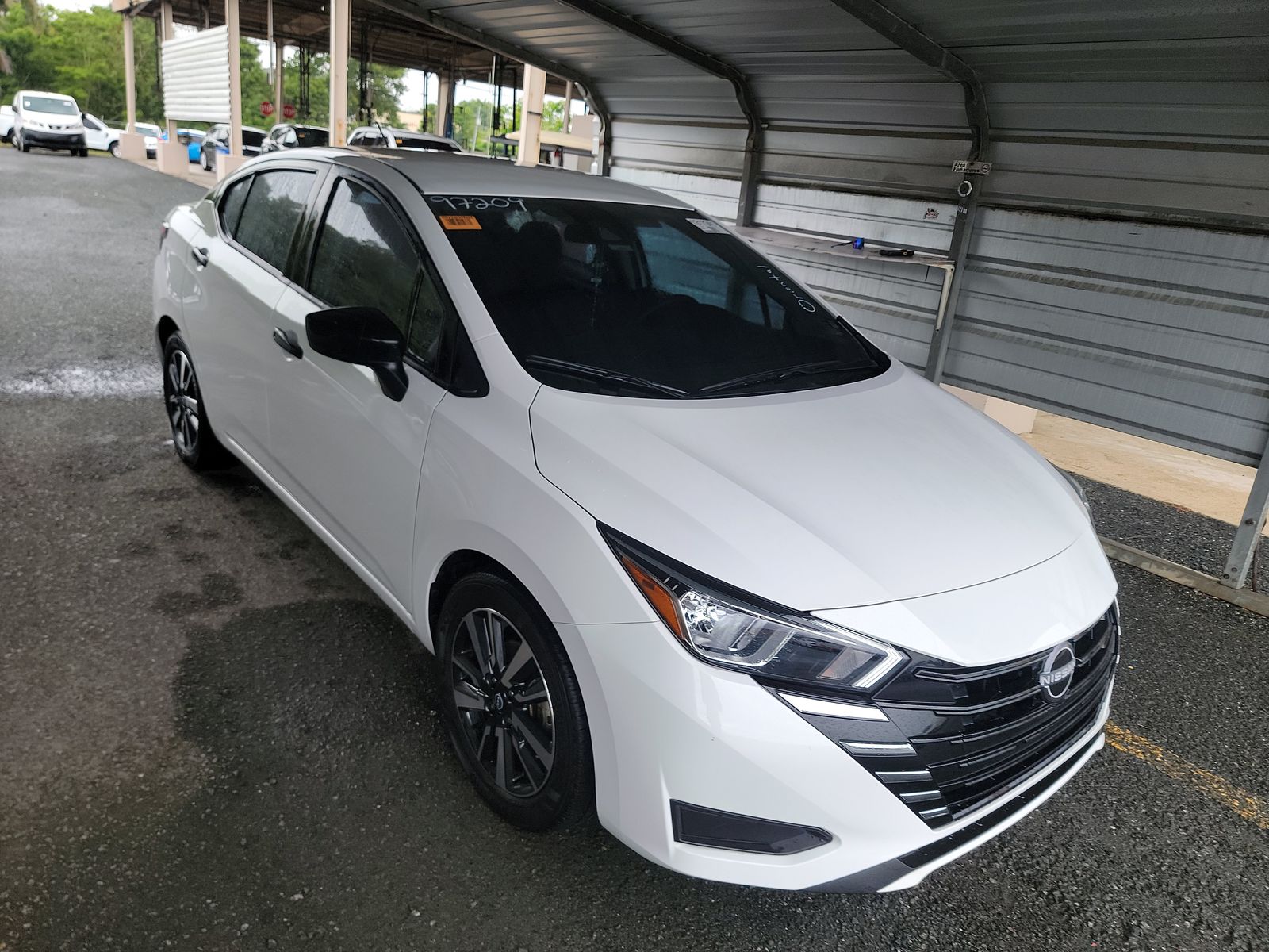 NISSAN VERSA - 4