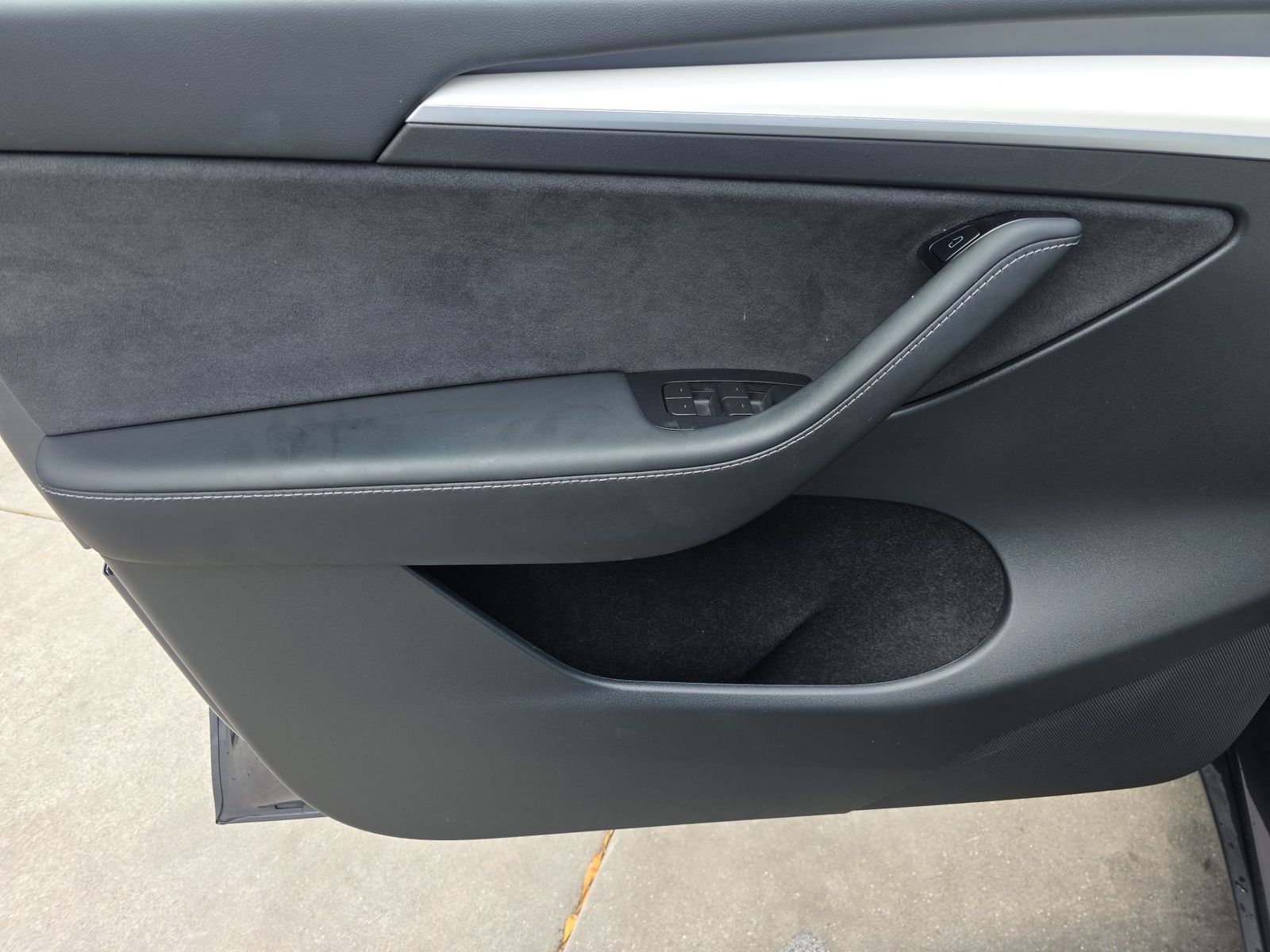 TESLA MODEL Y - 10