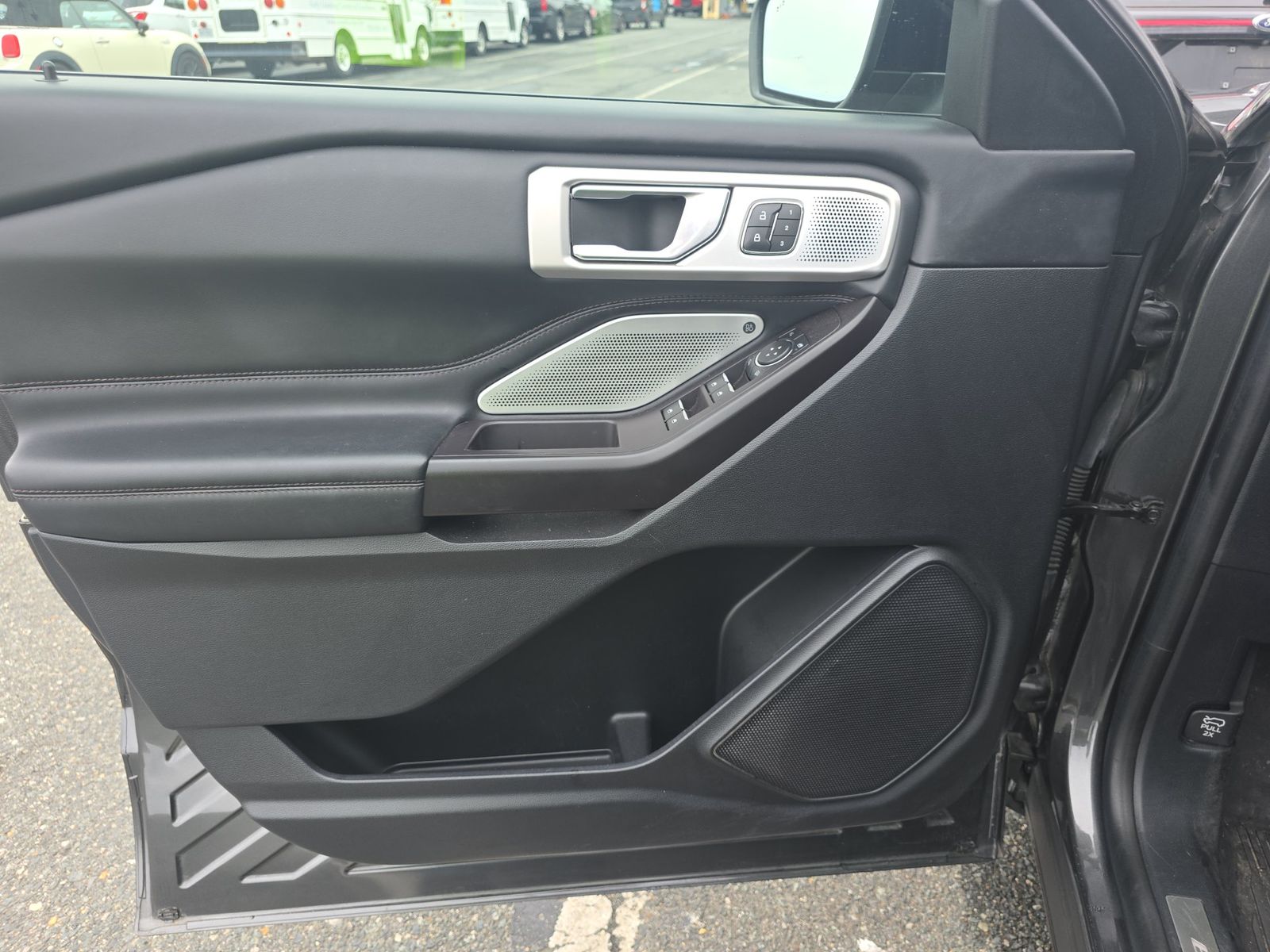 FORD EXPLORER - 10