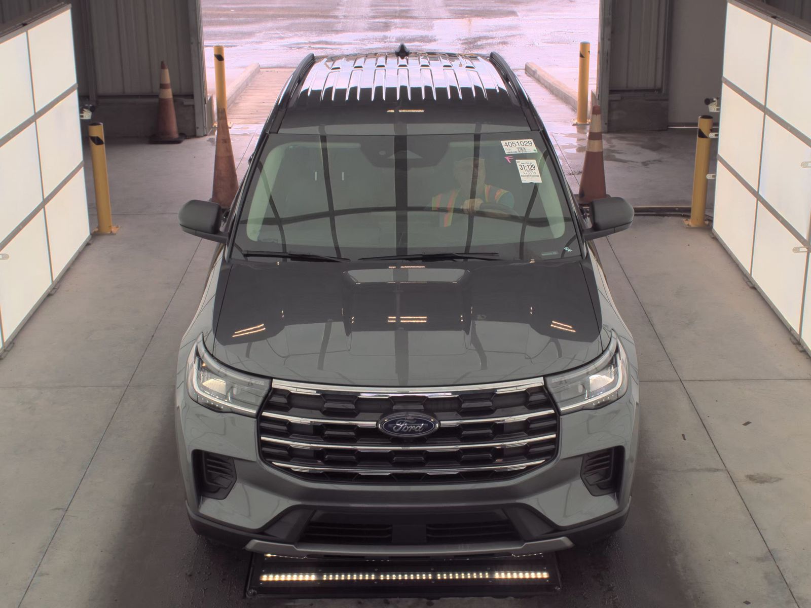 FORD EXPLORER - 3