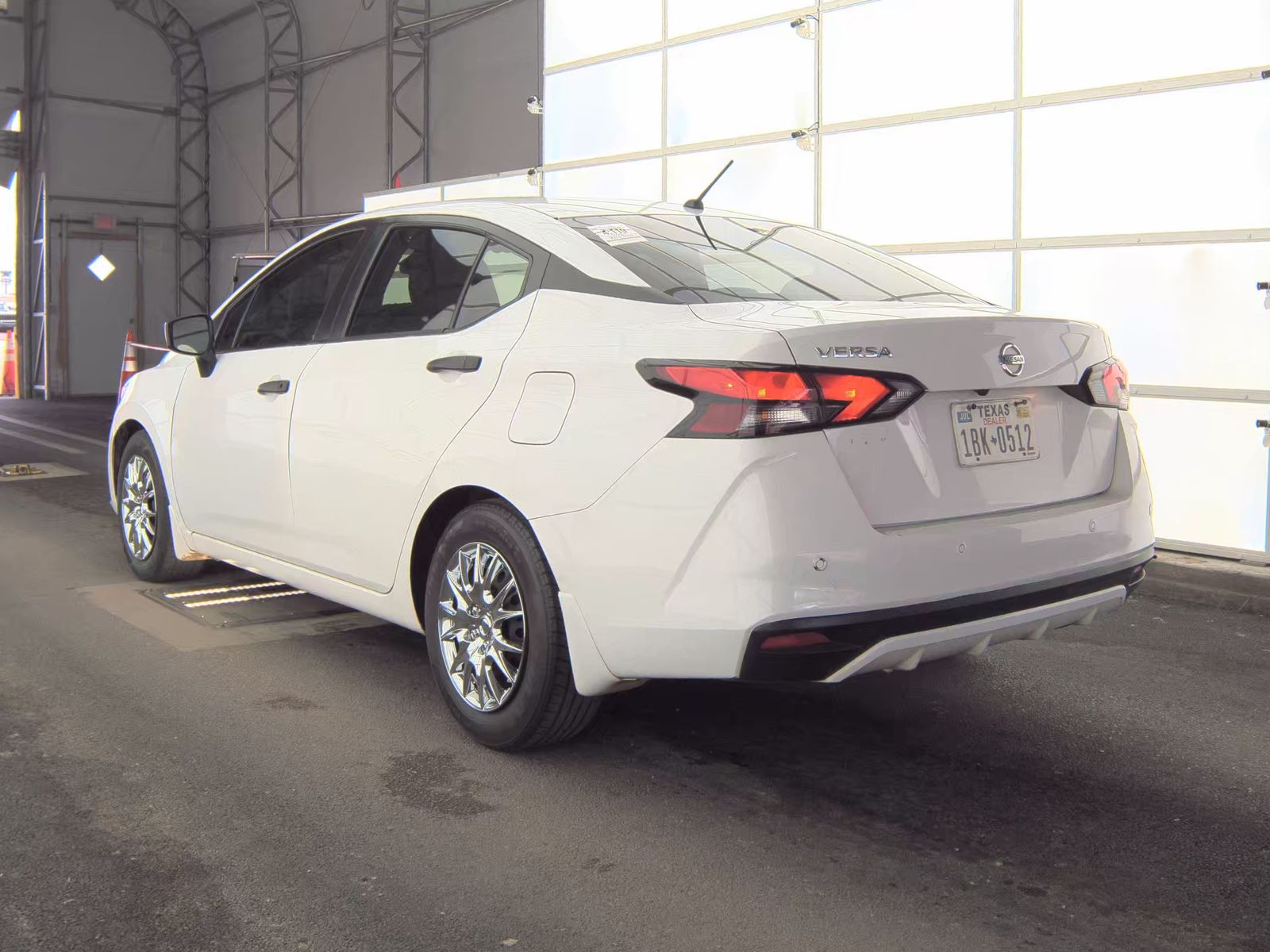 NISSAN VERSA - 9