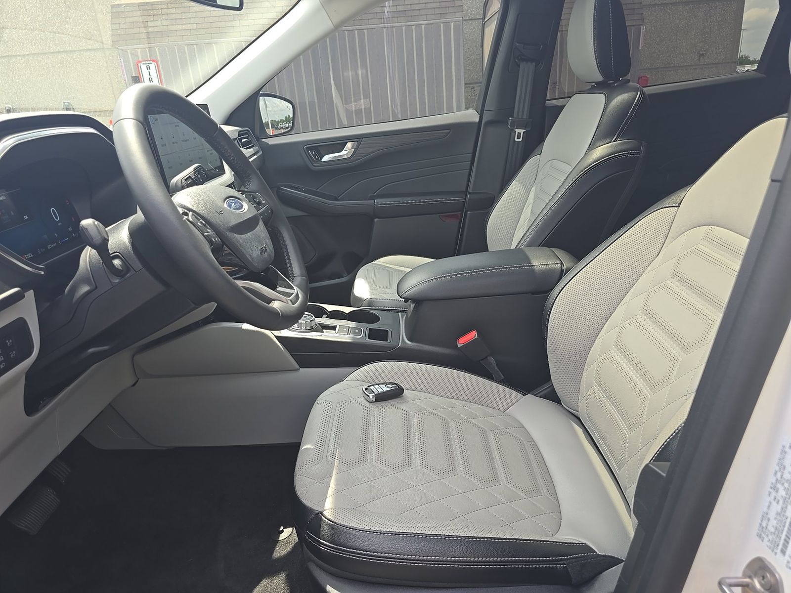 FORD ESCAPE - 8