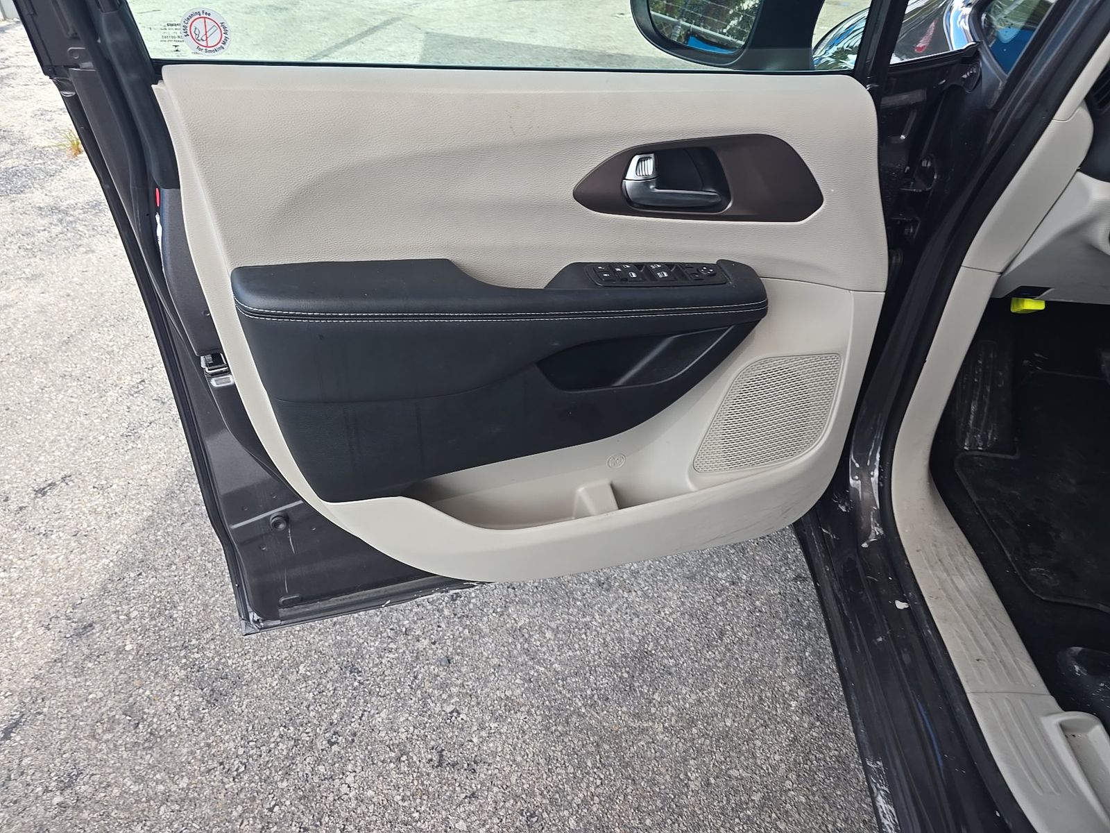 CHRYSLER VOYAGER - 10