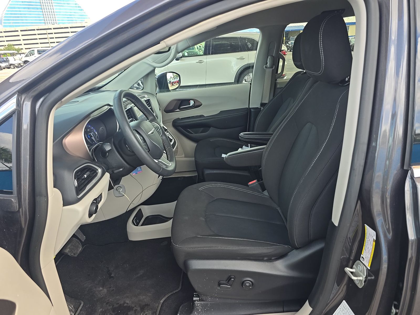 CHRYSLER VOYAGER - 8