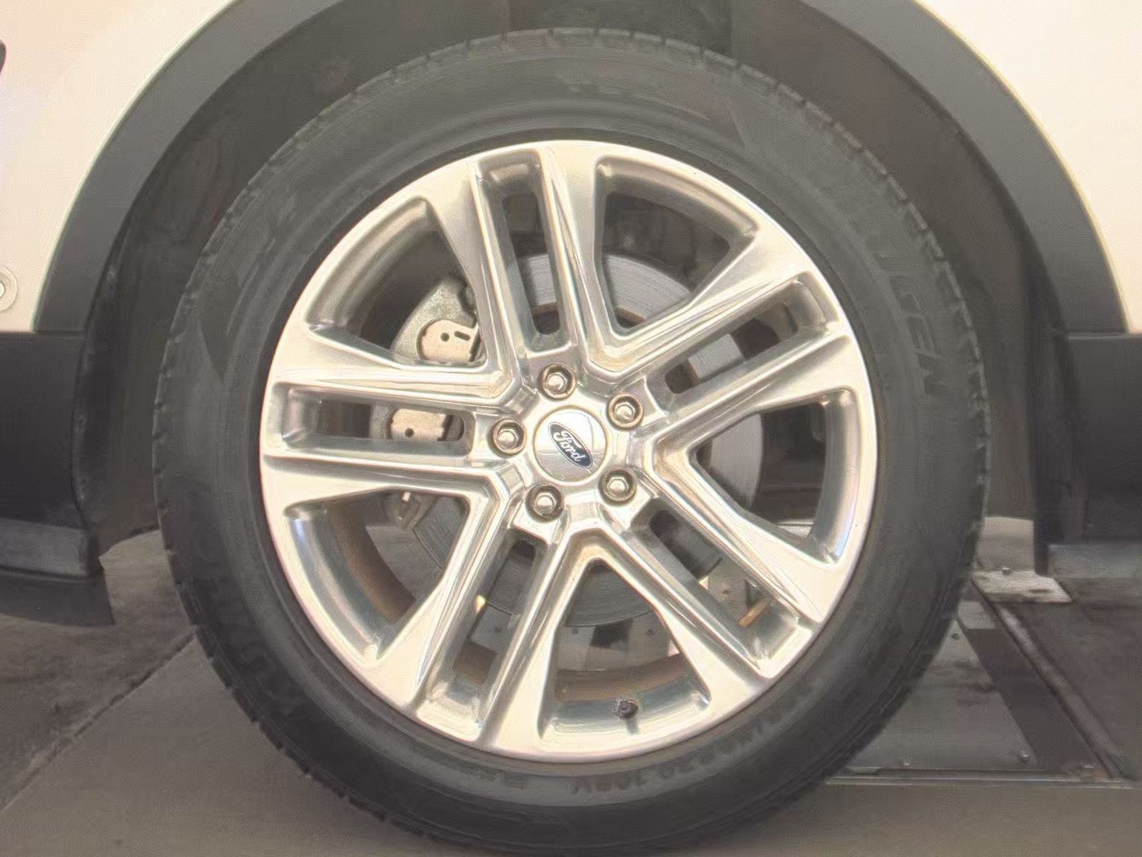 FORD EXPLORER - 10