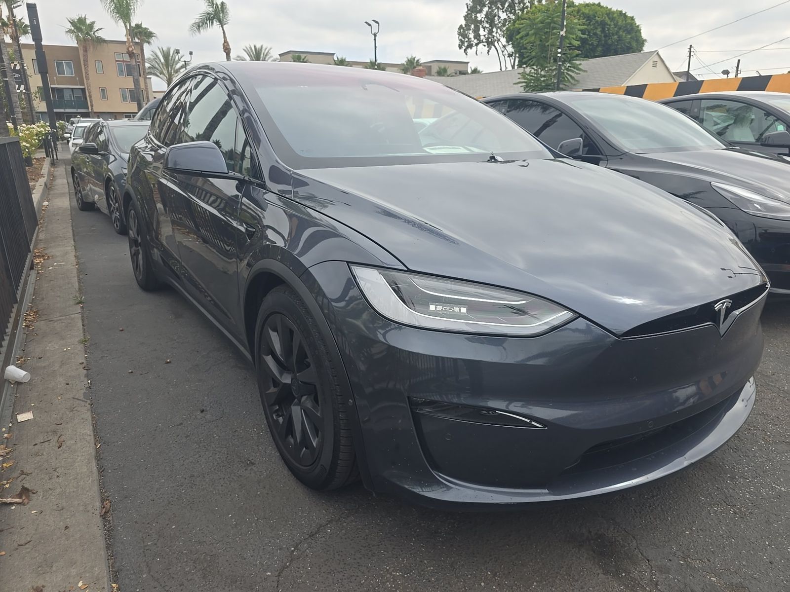 TESLA MODEL X - 4