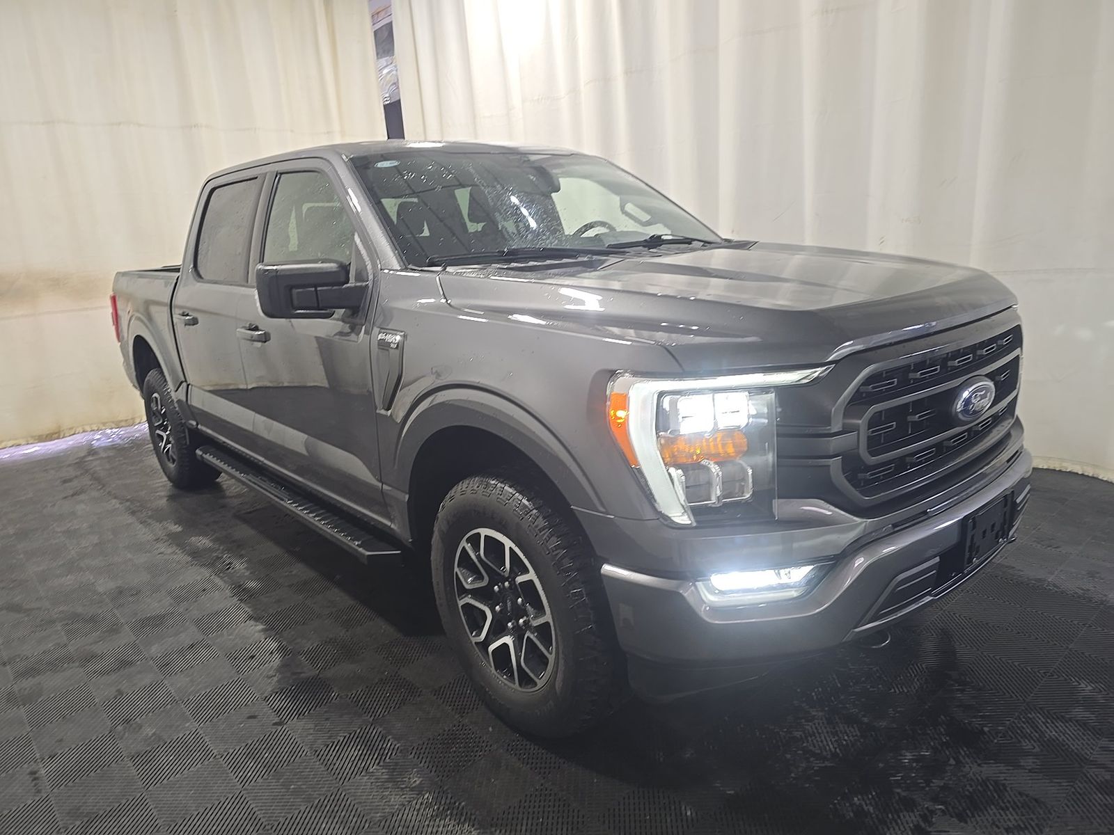 FORD F-150 - 4